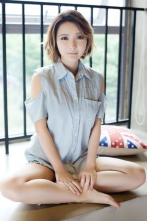 我和闺蜜在公车被cao污文