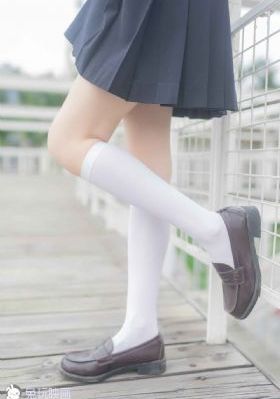 美女张开腿给男人桶爽久久漫画