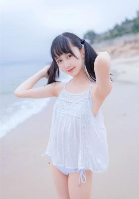 森林里的熊先生在冬眠