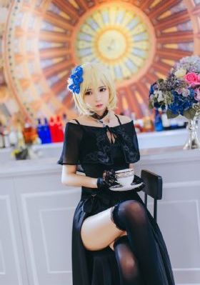 两个美女的胸互摸互揉接吻